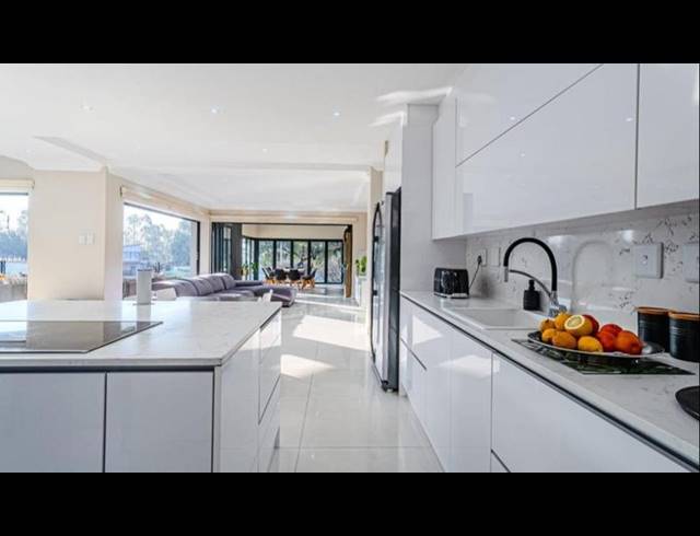 5 BEDROOM HOUSE FOR SALE IN EYE OF AFRICA